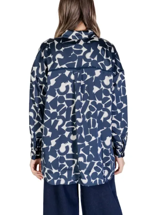 Blaues Hemd mit Cutout-Design