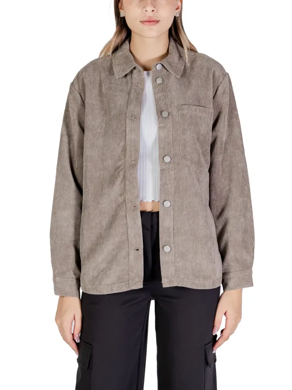 Cordjacke aus dickem Rippenstoff Cordjacke aus dickem Rippenstoff