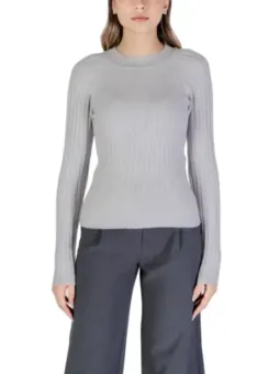 Grauer gerippter Strickpullover mit Rundhalsausschnitt