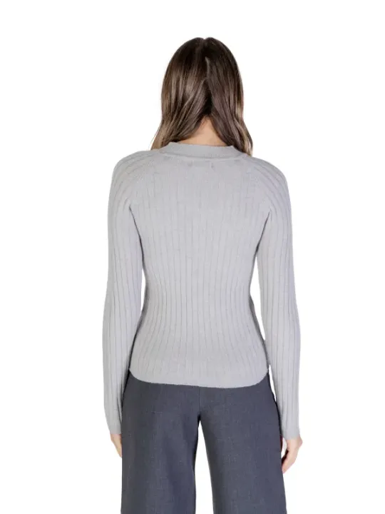 Grauer Rippstrick Pullover Rückansicht