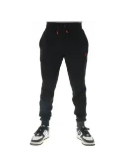 Schwarze Jogginghose mit Sportschuhen