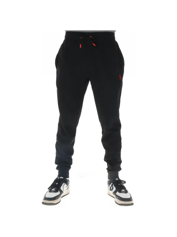 Schwarze Jogginghose mit Sportschuhen Schwarze Jogginghose mit Sportschuhen
