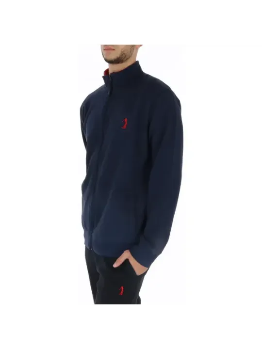Mann trägt navy Golfpullover
