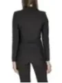 Schwarzer Damenblazer, elegante Rückansicht