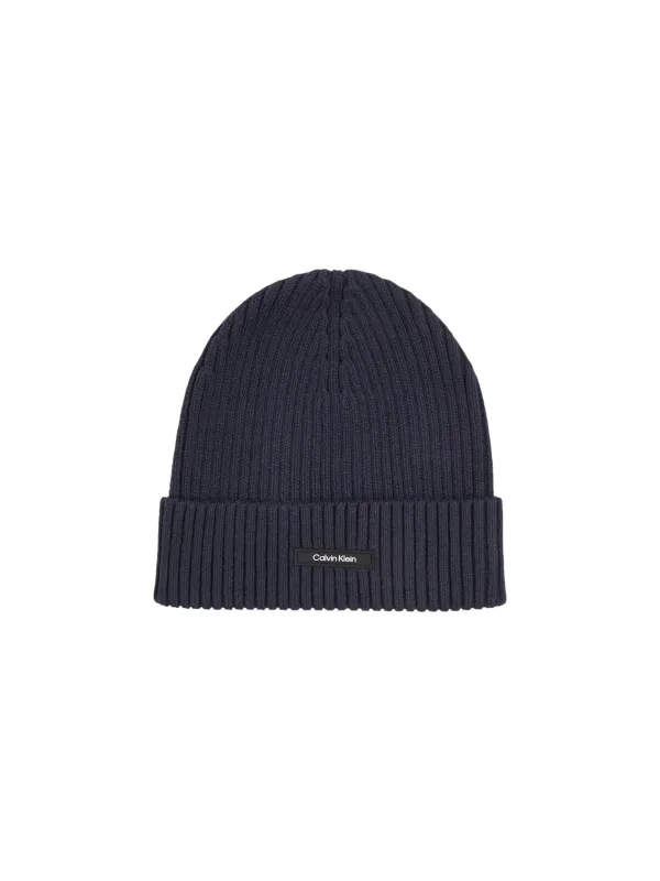 Schwarze Strickmütze mit Calvin Klein Logo Schwarze Strickmütze mit Calvin Klein Logo