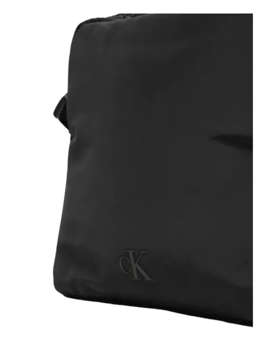 Schwarze Calvin Klein Tasche CK-Logo