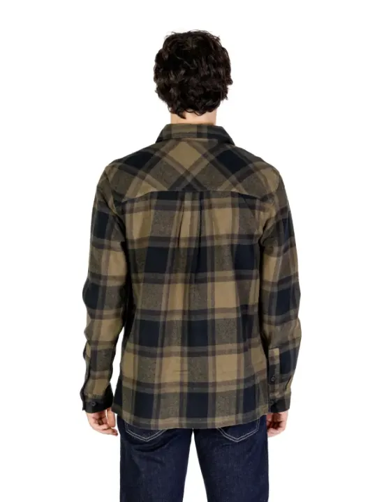 Grünes kariertes Hemd mit Jeans