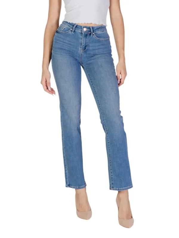 Helle Jeans, weißes Crop-Top Helle Jeans, weißes Crop-Top