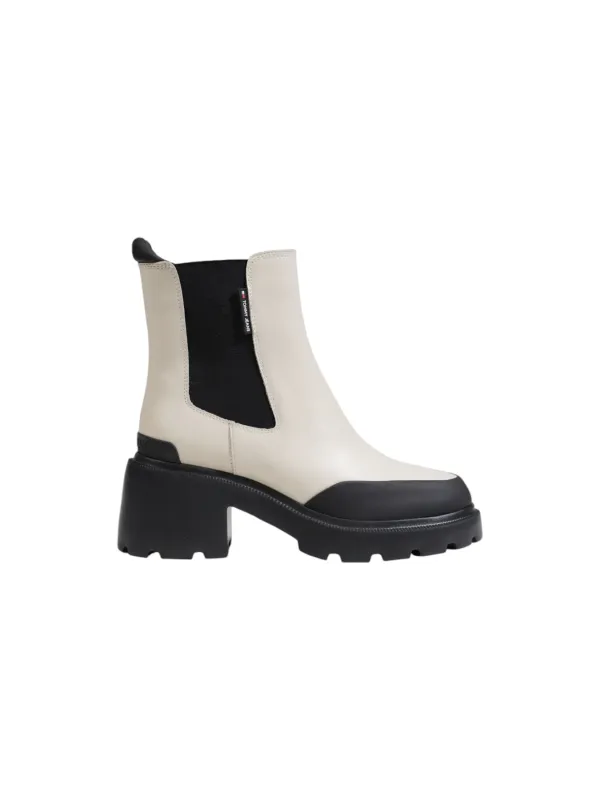Weiße Vinyl Stiefel mit Absatz Weiße Vinyl Stiefel mit Absatz