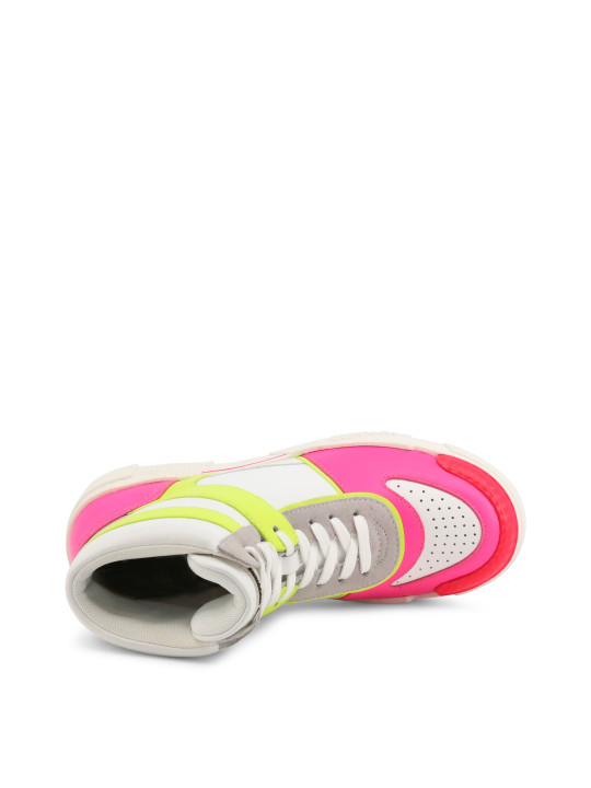 Weiße Sneaker mit pinken Akzenten