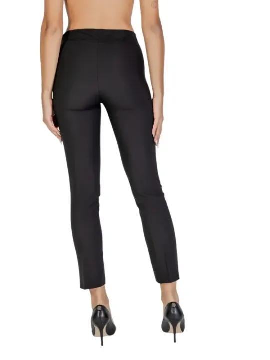 Schwarze, hochtaillierte Cropped-Hose Sandro Ferrone