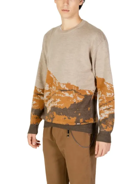 Beiger Wollpullover mit orangefarbenem Muster