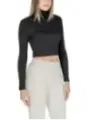 Schwarzer Rollkragen-Crop-Top-Pullover