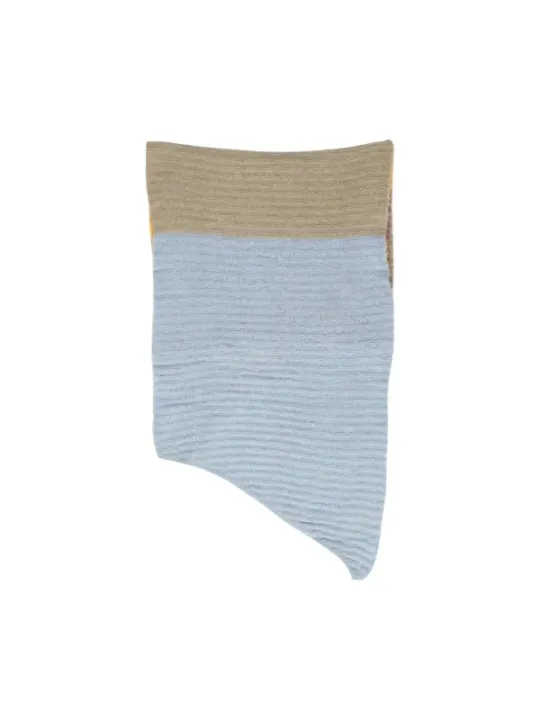 Gestrickter Socken mit Farbverlauf