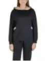 Schwarzer Kapuzenpullover mit Beige-Futter