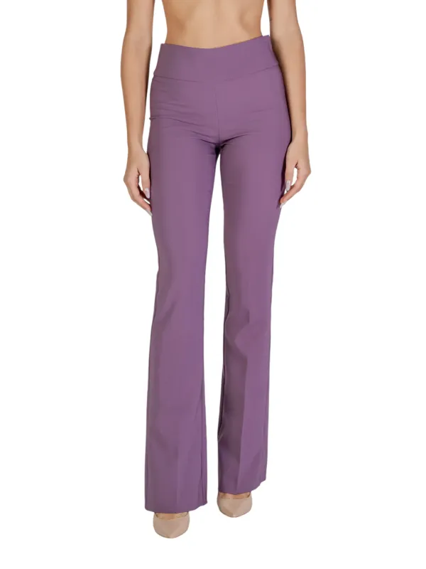 Lila ausgestellte Hosen mit hohem Bund Lila ausgestellte Hosen mit hohem Bund