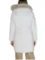 Weiße Winterjacke mit Kapuze
