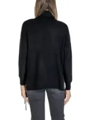 Schwarzer Wollpullover mit Cowneck Ausschnitt