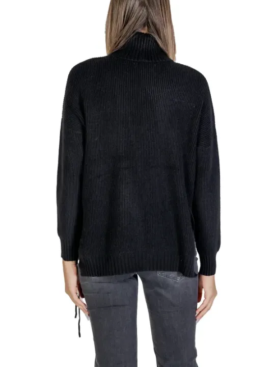 Schwarzer Wollpullover mit Cowneck Ausschnitt