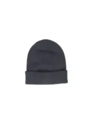 Graue Strickmütze für den Winter