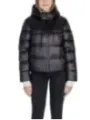 Schwarze Daunenjacke mit Kapuze
