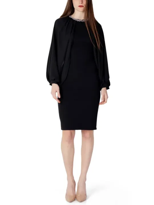 Schwarzes Kleid mit Paillettenausschnitt