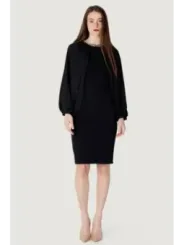 Schwarzes Bleistiftkleid mit langen Ärmeln