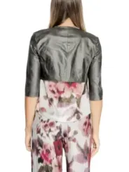 Bluse und Hose mit Blumenmuster