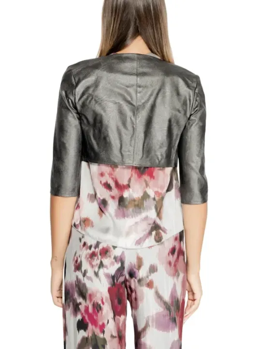 Bluse und Hose mit Blumenmuster