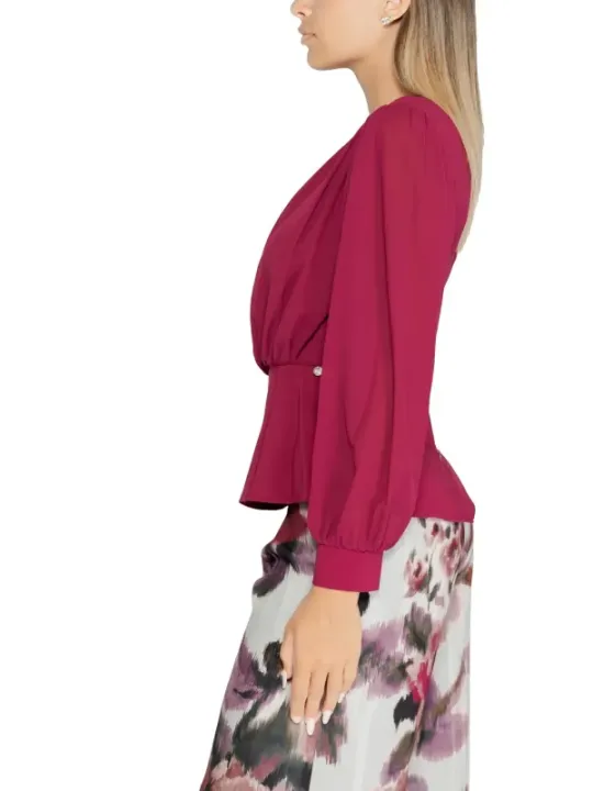 Roter Rüschenbluse mit Gürtel und Peplum