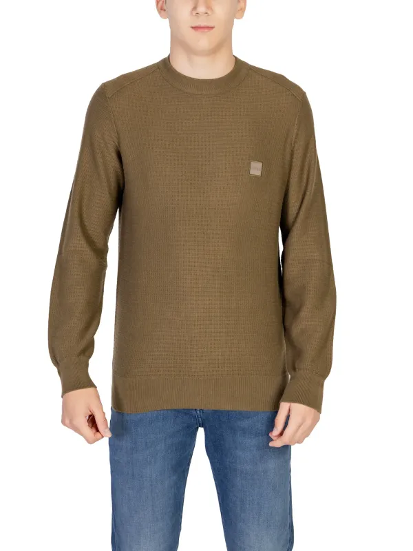 Braunes Strickshirt mit Jeans