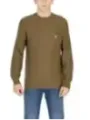 Braunes Strickshirt mit Jeans