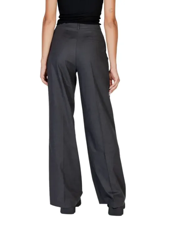 Dunkelgraue Hose mit weitem Bein