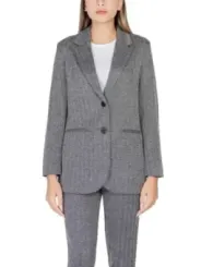 Grauer marmorierter Blazer und Hose