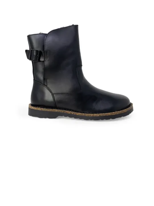 Schwarzer Lederstiefel mit Schnalle