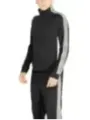Schwarzes Sportoutfit mit Silberstreifen