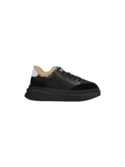 Schwarze Leder-Sneaker mit Fell.