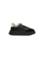 Schwarze Leder-Sneaker mit Fell.