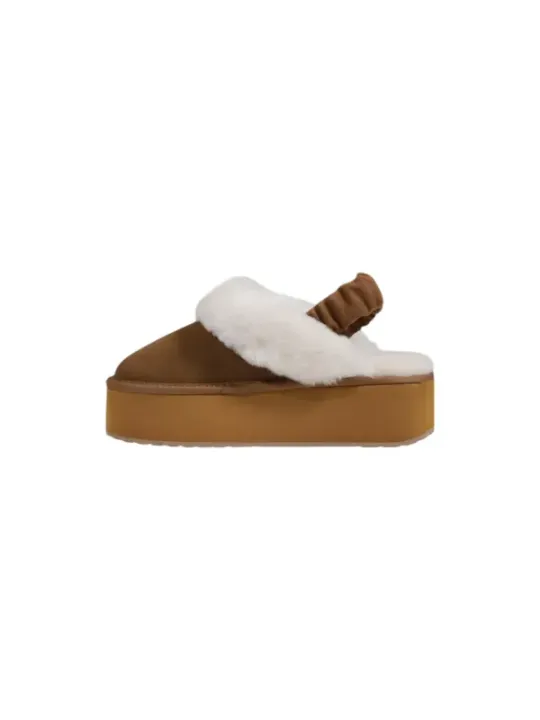 Braune Leder Sandale mit Fell.