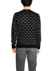 Schwarzer V-Ausschnitt Pullover hinten
