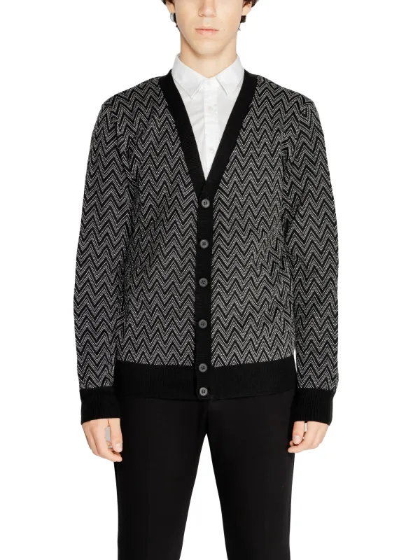 Schwarze weiße Zickzack-Strickjacke Schwarze weiße Zickzack-Strickjacke