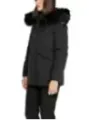 Schwarze Winterjacke mit Kapuze