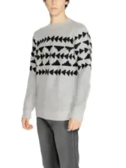 Grauer Wollpullover mit geometrischem Design