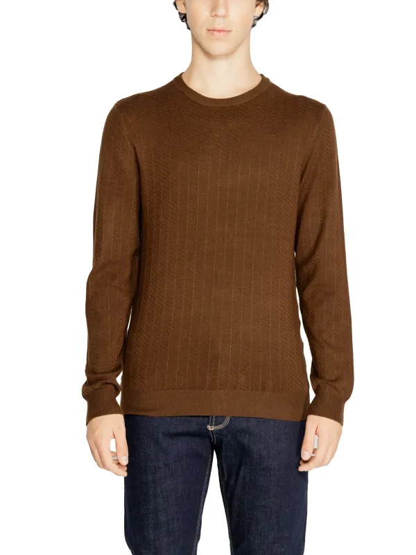 Brauner Baumwollpullover mit Rippenmuster Brauner Baumwollpullover mit Rippenmuster