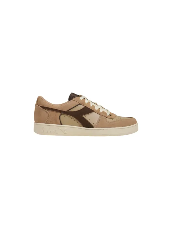 Leichter Diadora Sneaker aus Leder Leichter Diadora Sneaker aus Leder