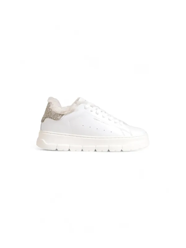 Weiße Sneaker mit Glitzerdetail Weiße Sneaker mit Glitzerdetail