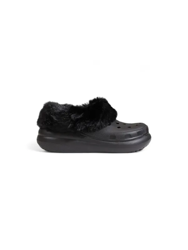 Schwarze Crocs mit Kunstfell-Detail Schwarze Crocs mit Kunstfell-Detail