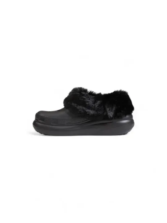 Schwarze Crocs mit weißem Streifen