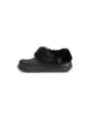 Schwarze Crocs mit weißem Streifen