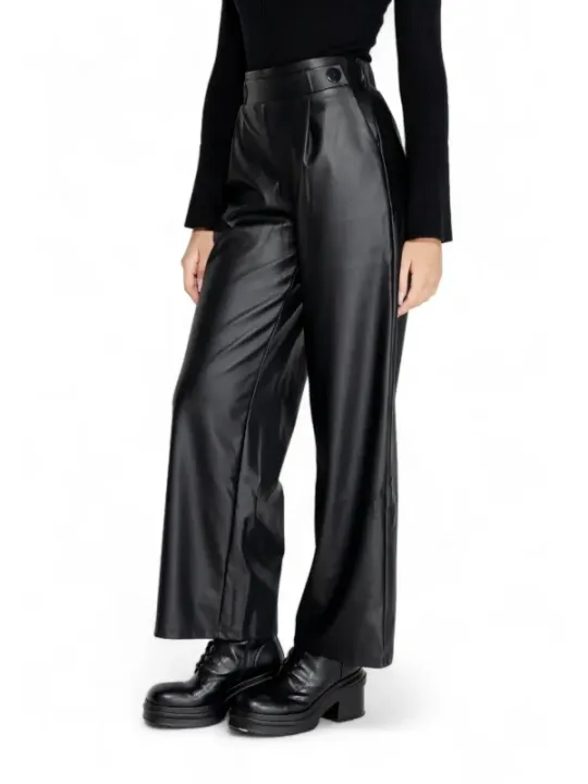 Schwarze Lederhose mit hohem Bund